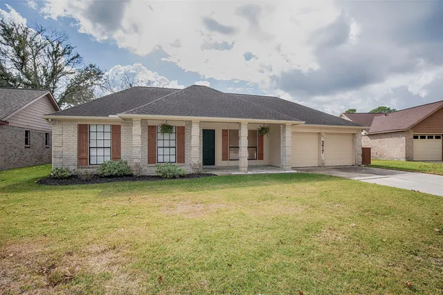 $2,100 | 5617 Fresh Meadow, League City, TX 77573