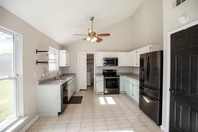 $2,100 | 5617 Fresh Meadow, League City, TX 77573