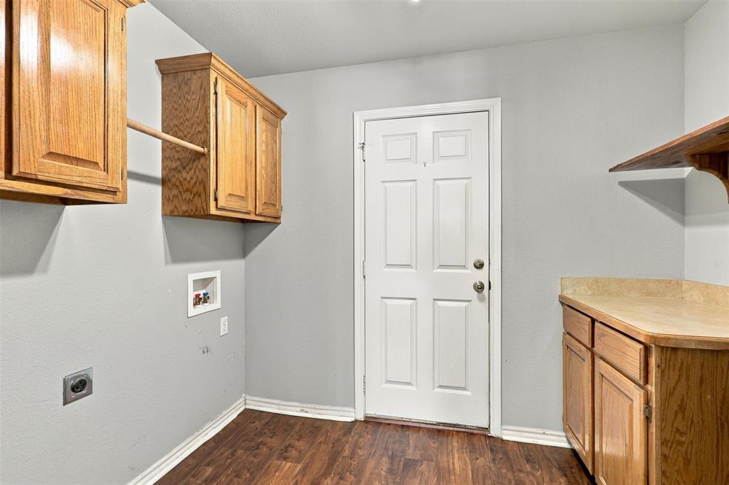108 Chisolm Trail Court Springtown, TX 76082 - Photo 17 of 32 Gallery Image 17