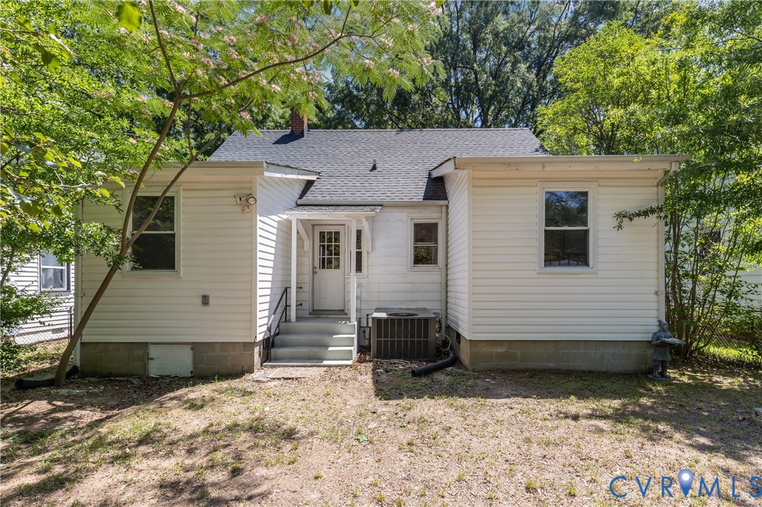 3406 Meadowbridge Road Richmond, VA 23222 - Photo 38 of 41 a backyard of a house