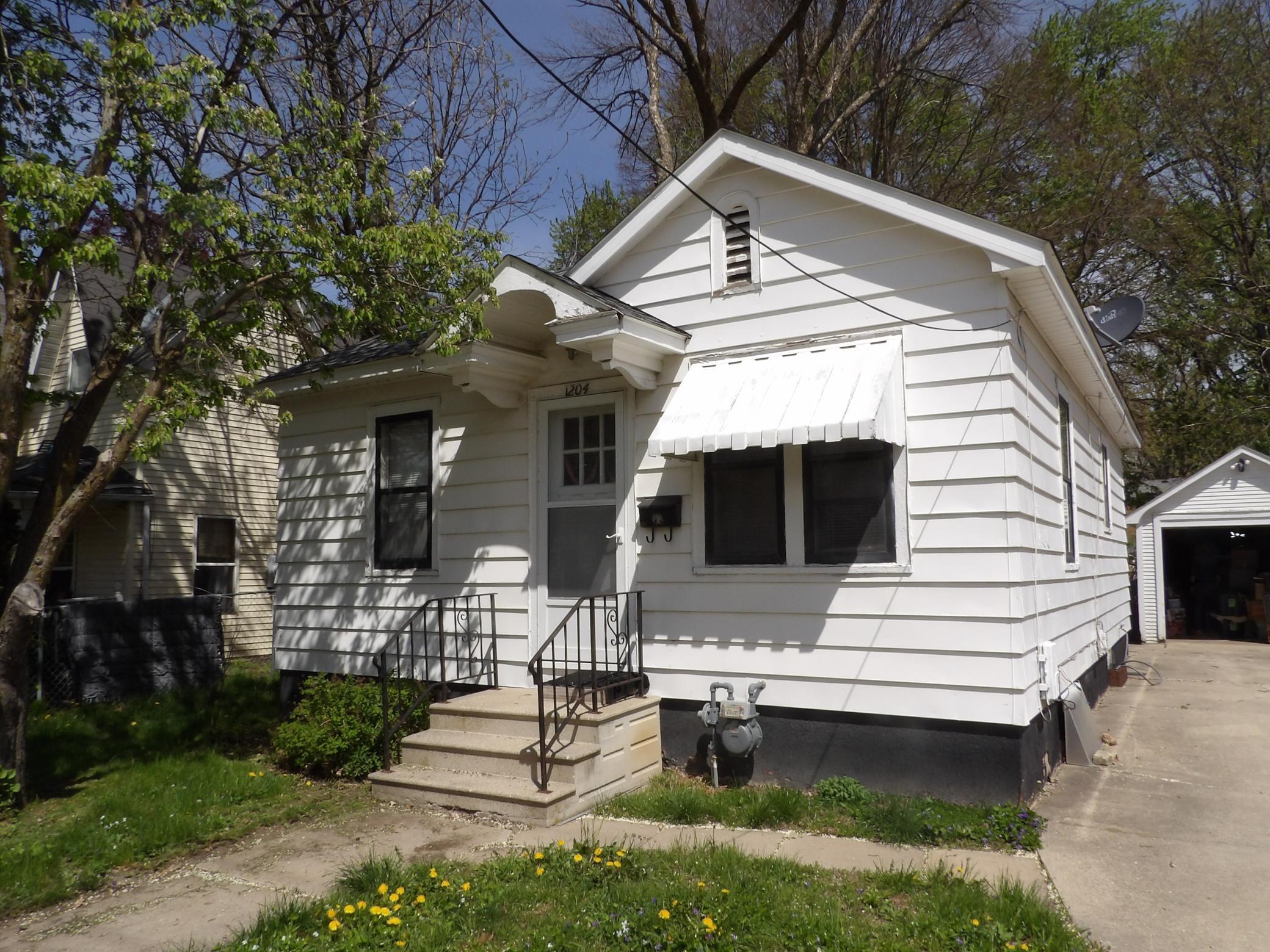 1204 4th Avenue Northwest Austin, MN 55912 - Photo 1 of 9