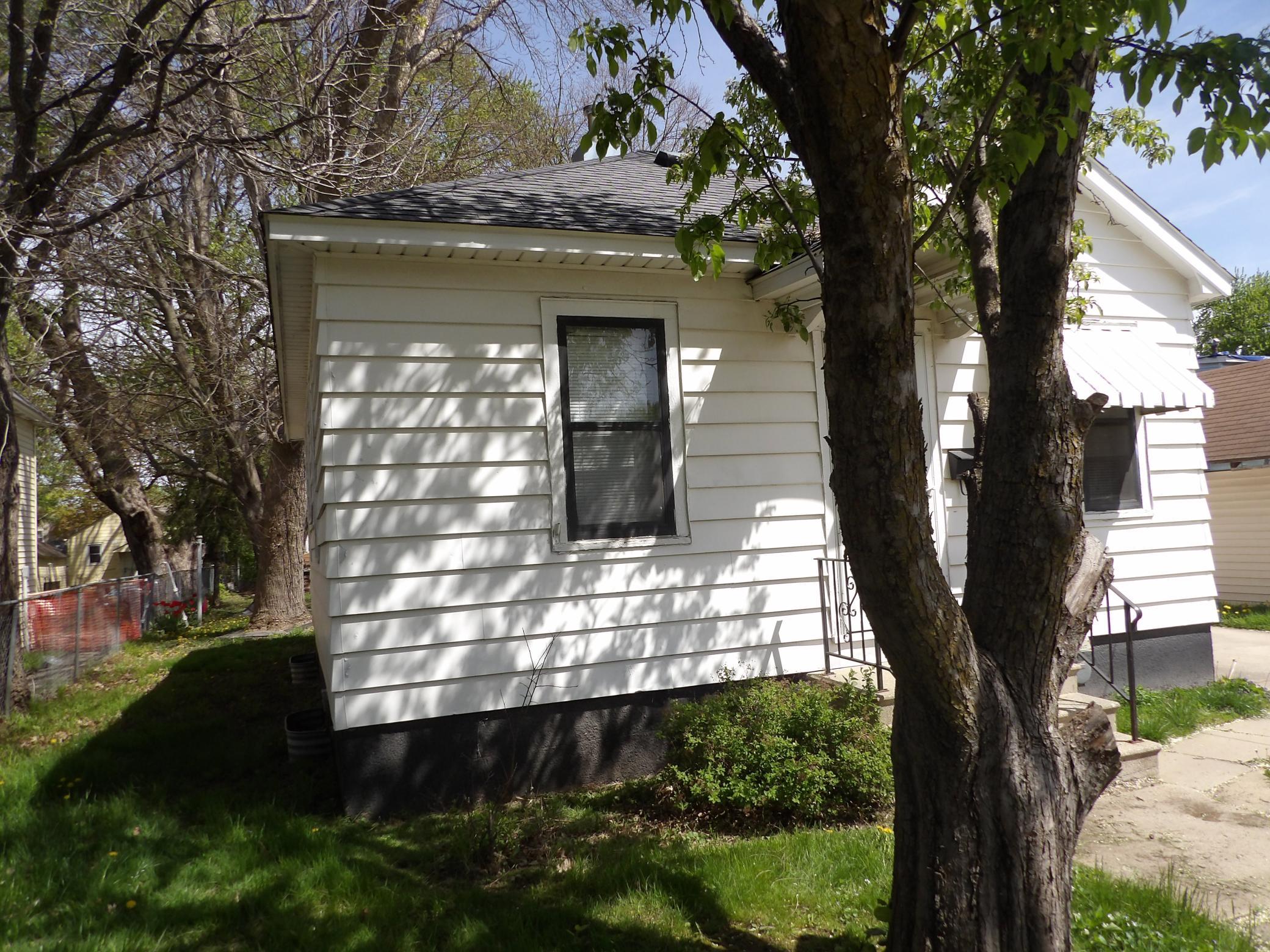 1204 4th Avenue Northwest Austin, MN 55912 - Photo 2 of 9