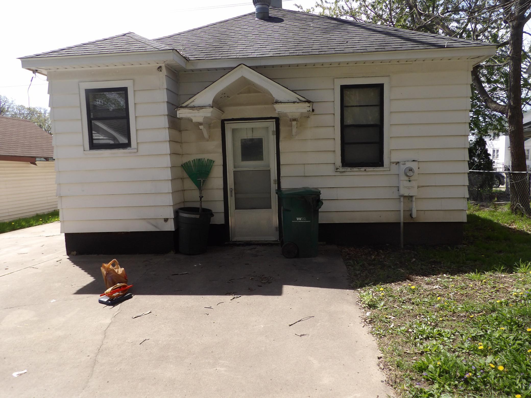 1204 4th Avenue Northwest Austin, MN 55912 - Photo 3 of 9
