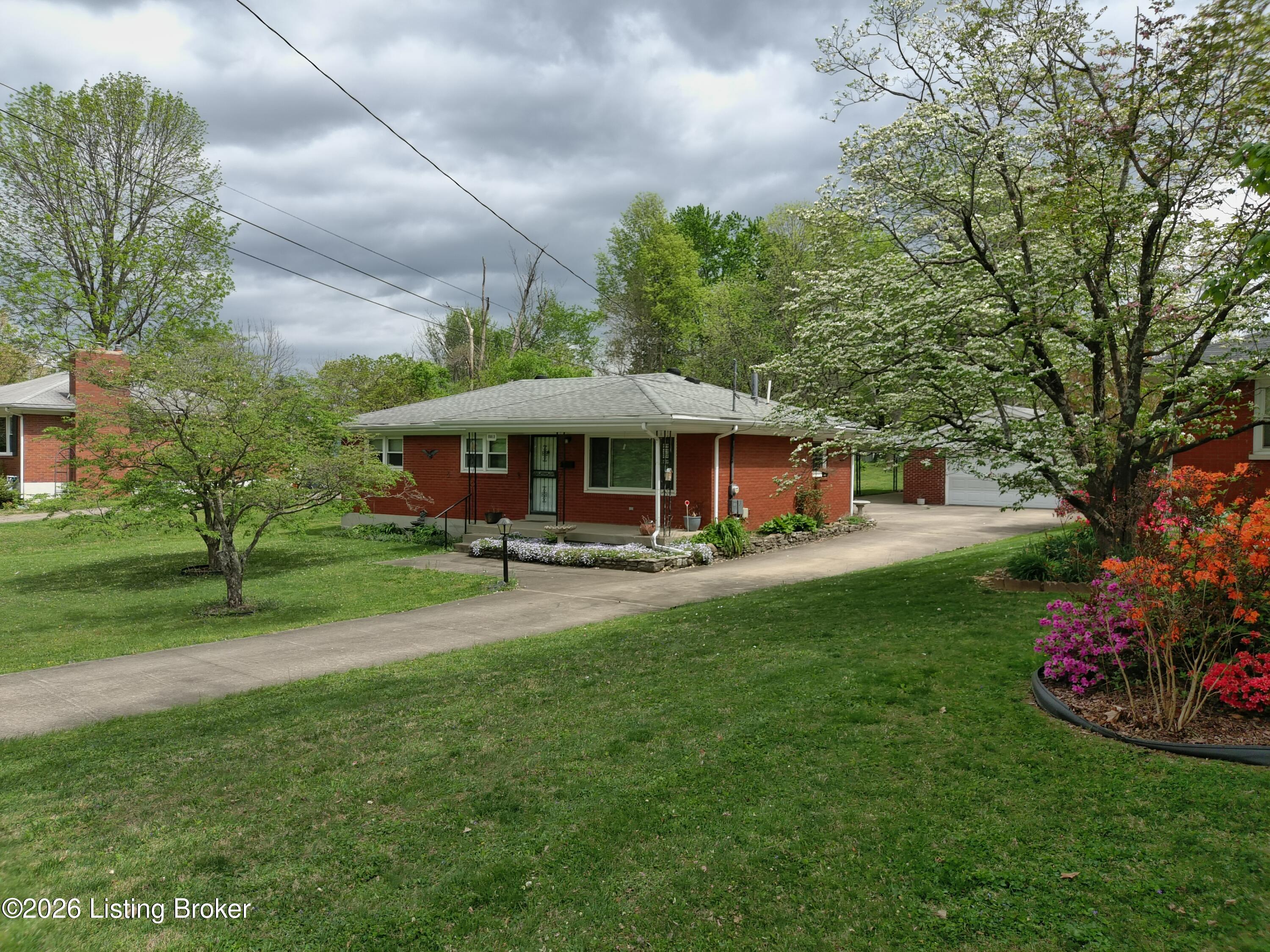 8813 Maple Road Louisville, KY 40228 - Photo 2 of 31 MAX_0235