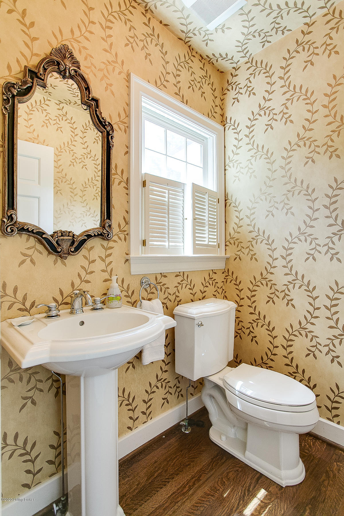 606 Upland Road Louisville, KY 40206 - Photo 18 of 35 Half Bathroom
