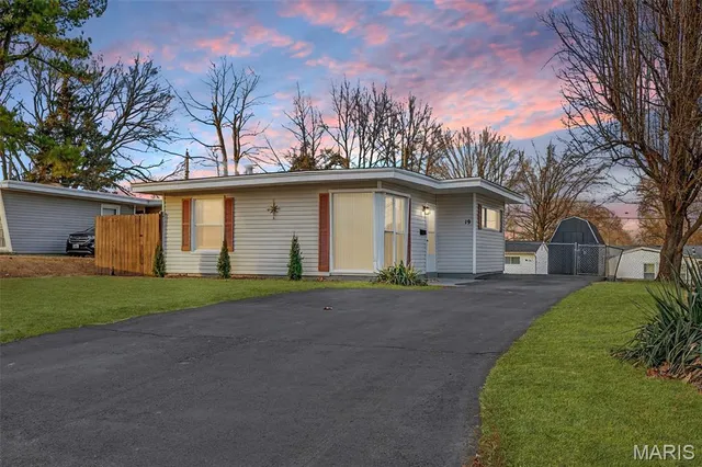 $136,500 | 19 Marquette Drive, Florissant, MO 63031