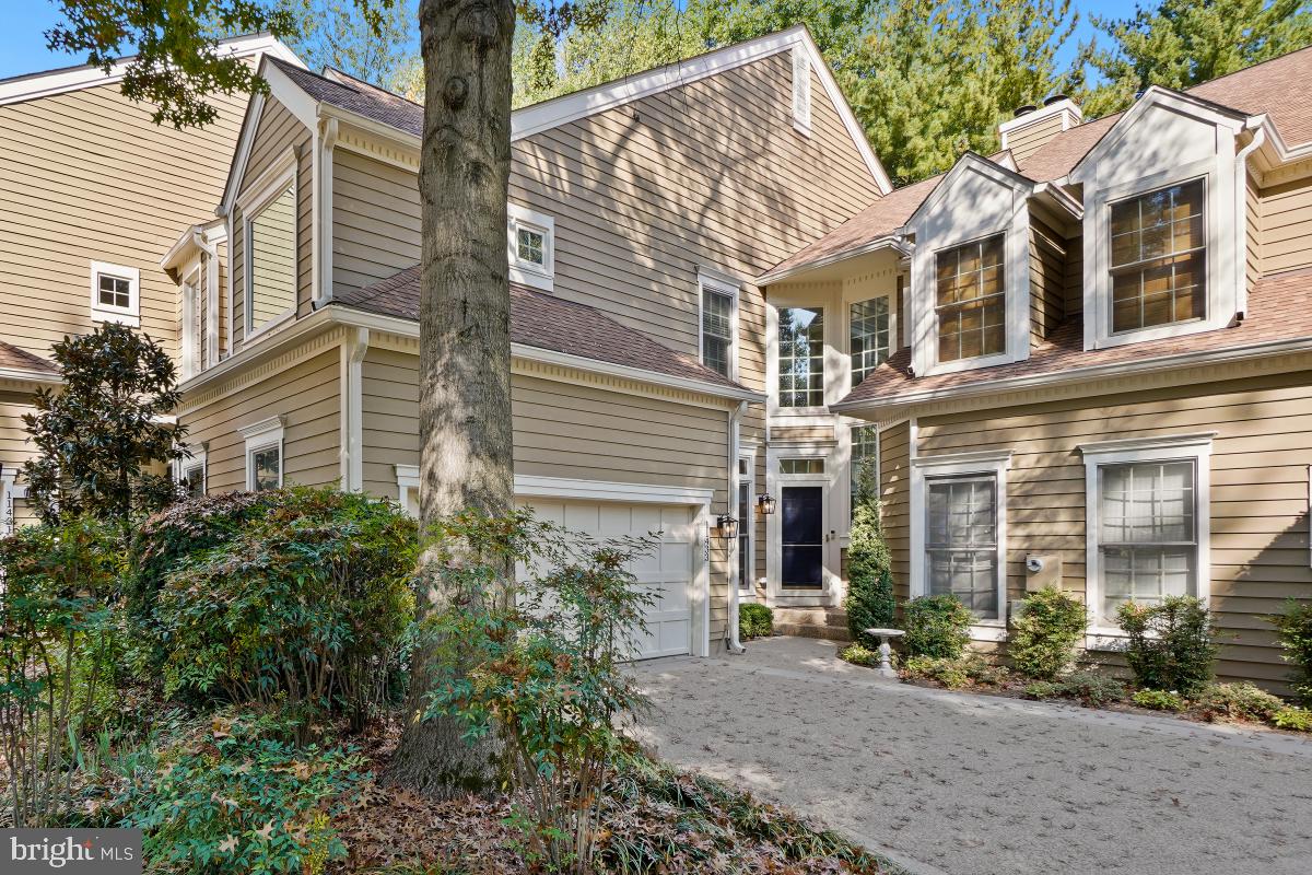 11433 Hollow Timber Way Reston, VA 20194 - Photo 2 of 45 Your private oasis in Reston!