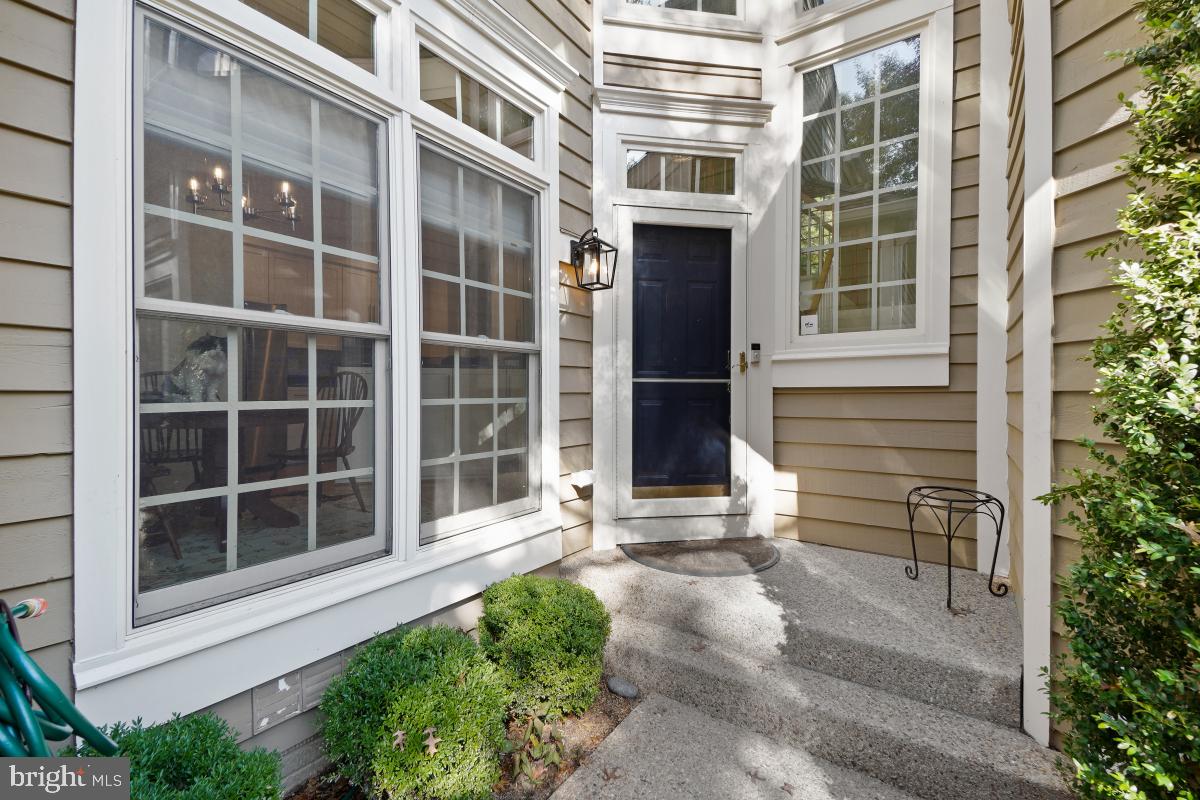 11433 Hollow Timber Way Reston, VA 20194 - Photo 3 of 45