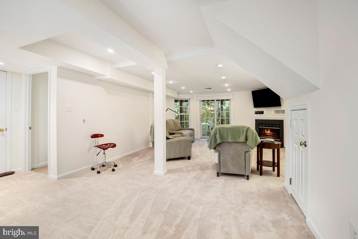 11433 Hollow Timber Way Reston, VA 20194 - Photo 34 of 45