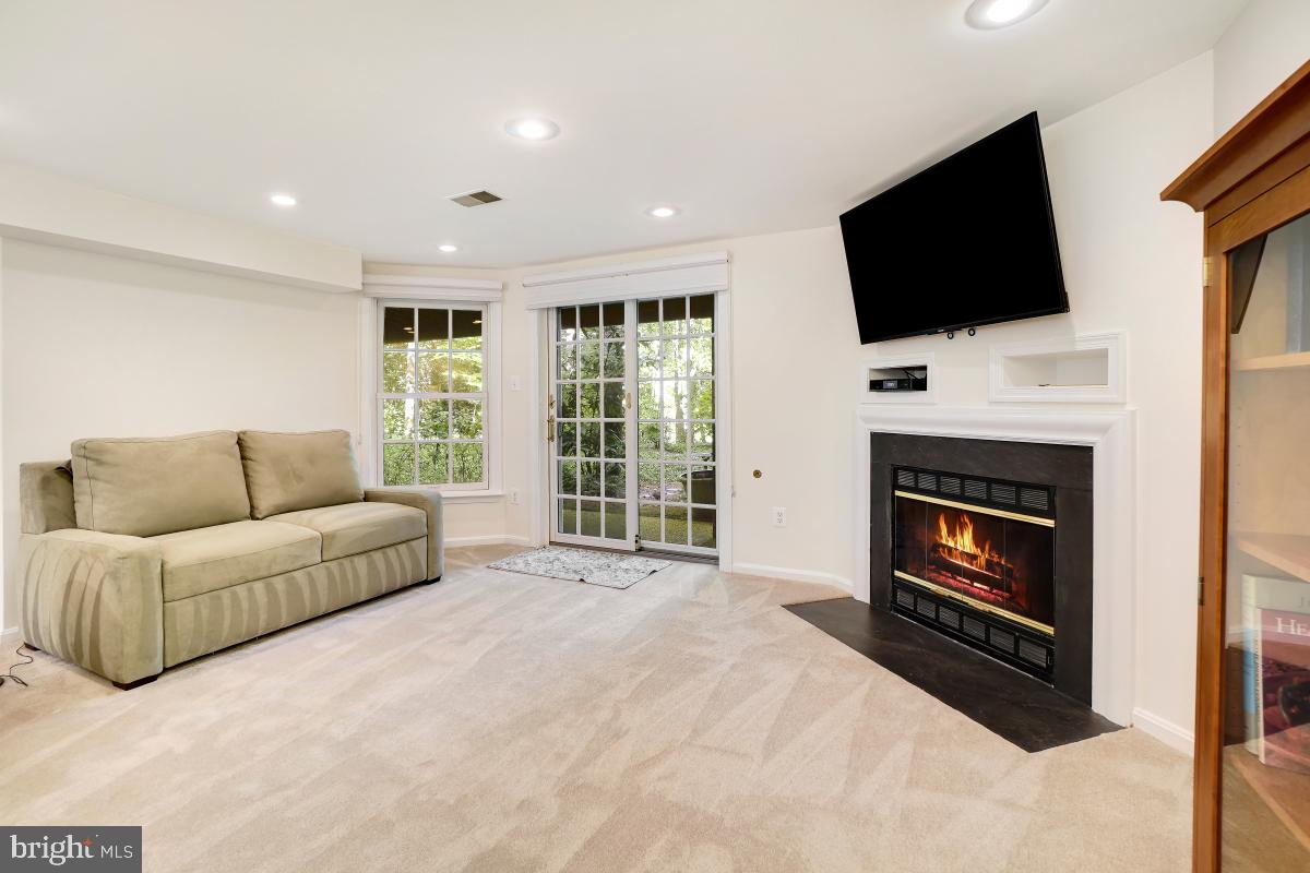 11433 Hollow Timber Way Reston, VA 20194 - Photo 36 of 45