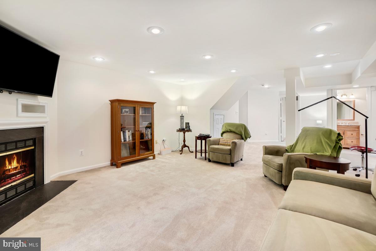 11433 Hollow Timber Way Reston, VA 20194 - Photo 37 of 45