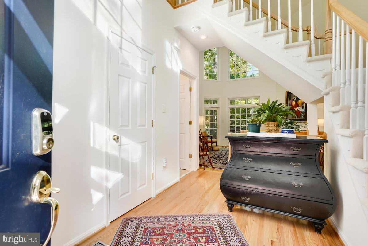 11433 Hollow Timber Way Reston, VA 20194 - Photo 4 of 45
