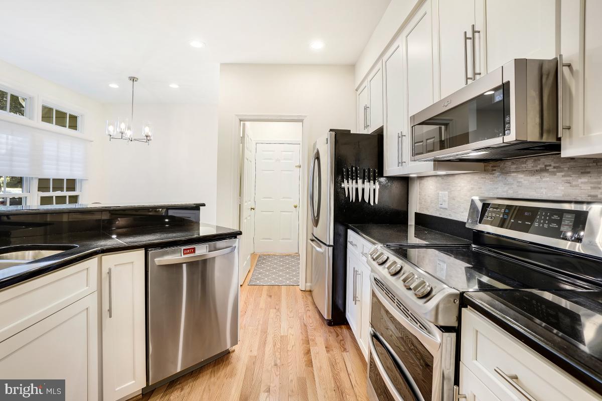 11433 Hollow Timber Way Reston, VA 20194 - Photo 10 of 45
