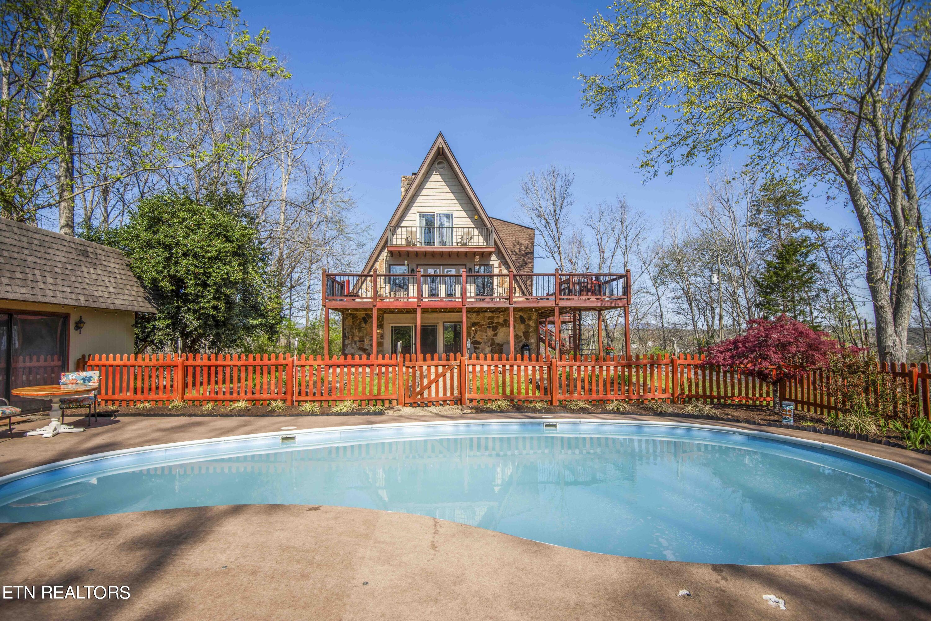 322 Ridgewood Drive Clinton, TN 37716 - Photo 1 of 58 yard 7_1