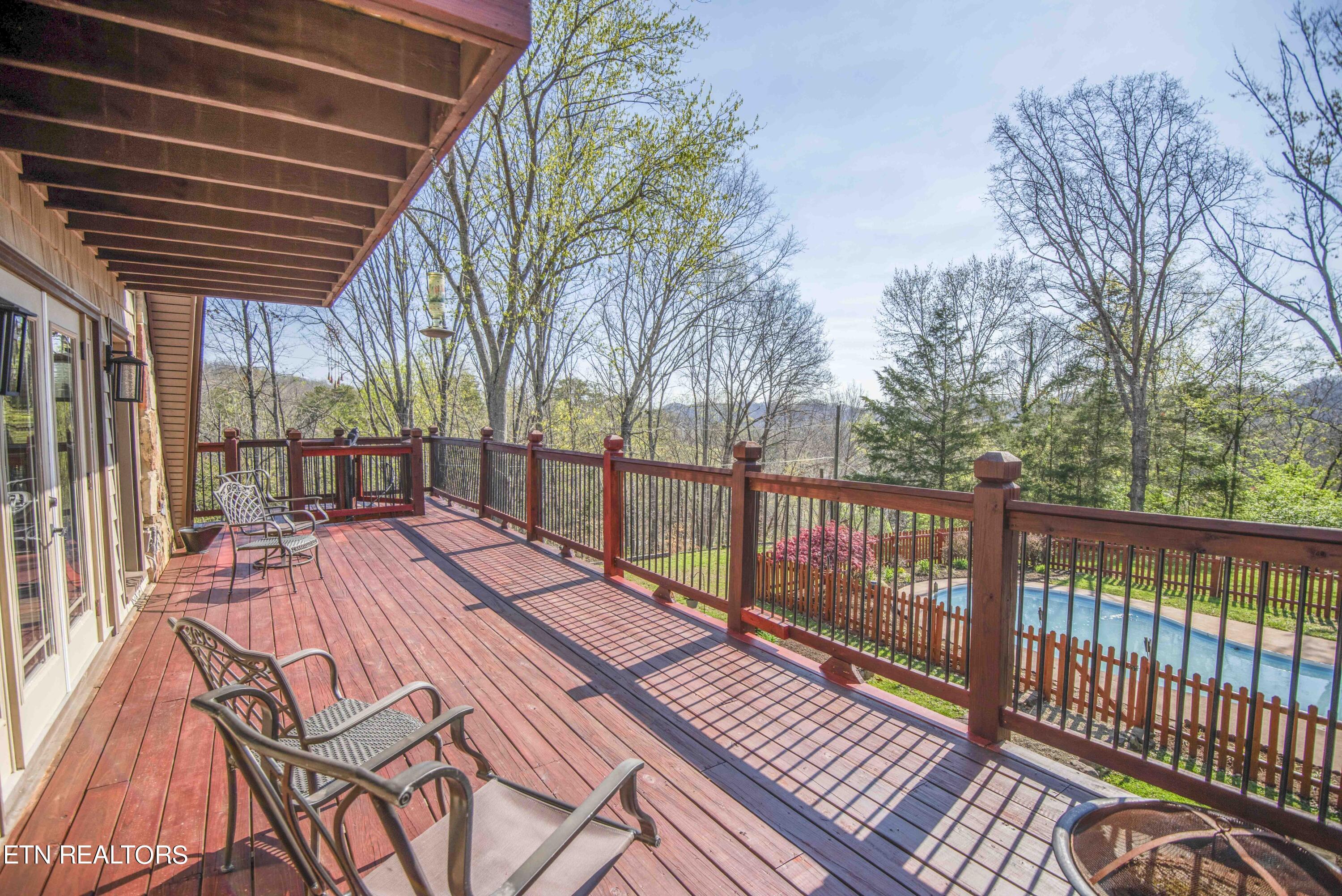 322 Ridgewood Drive Clinton, TN 37716 - Photo 13 of 58 Deck Off Living Room