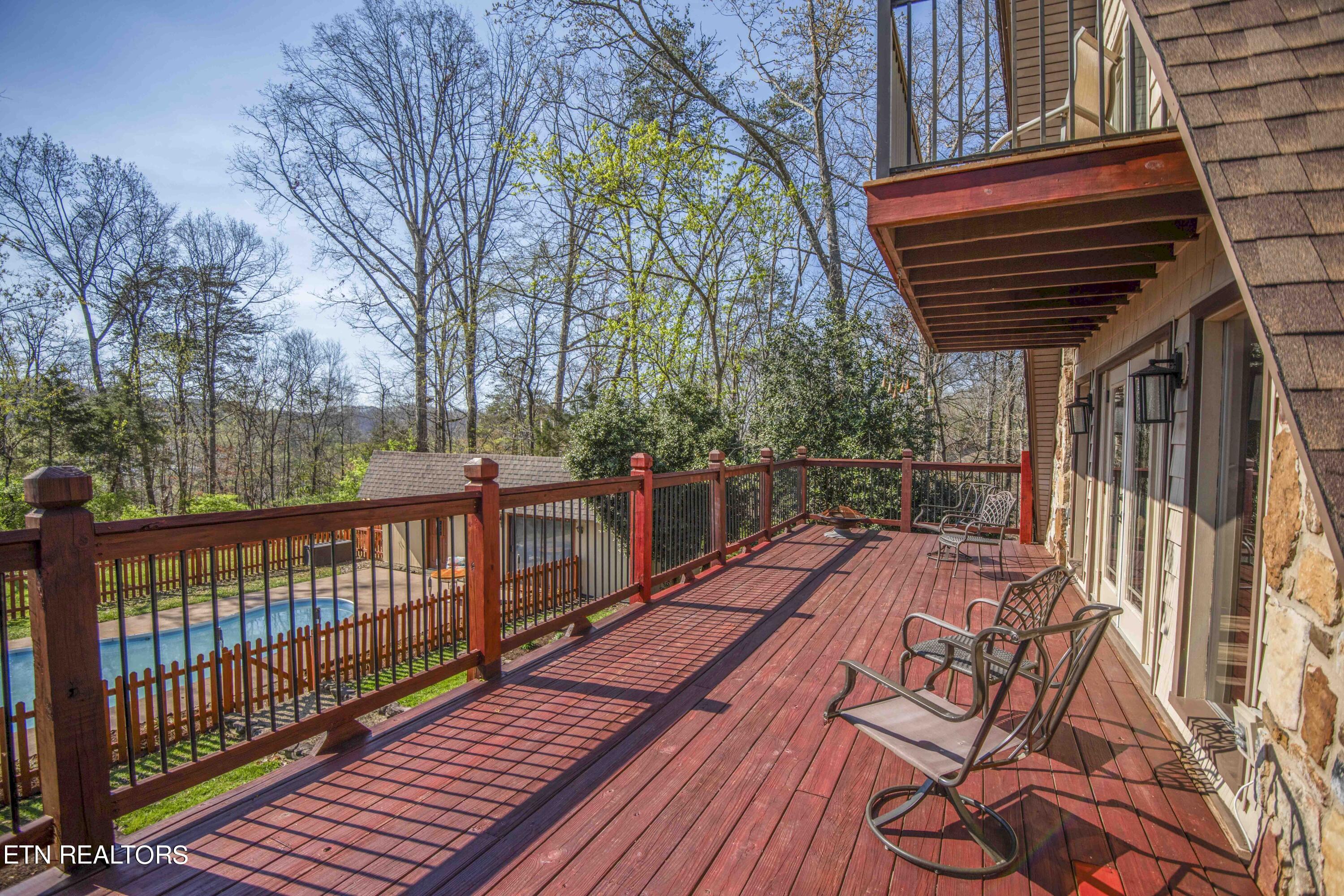 322 Ridgewood Drive Clinton, TN 37716 - Photo 14 of 58 Deck Off Living Room