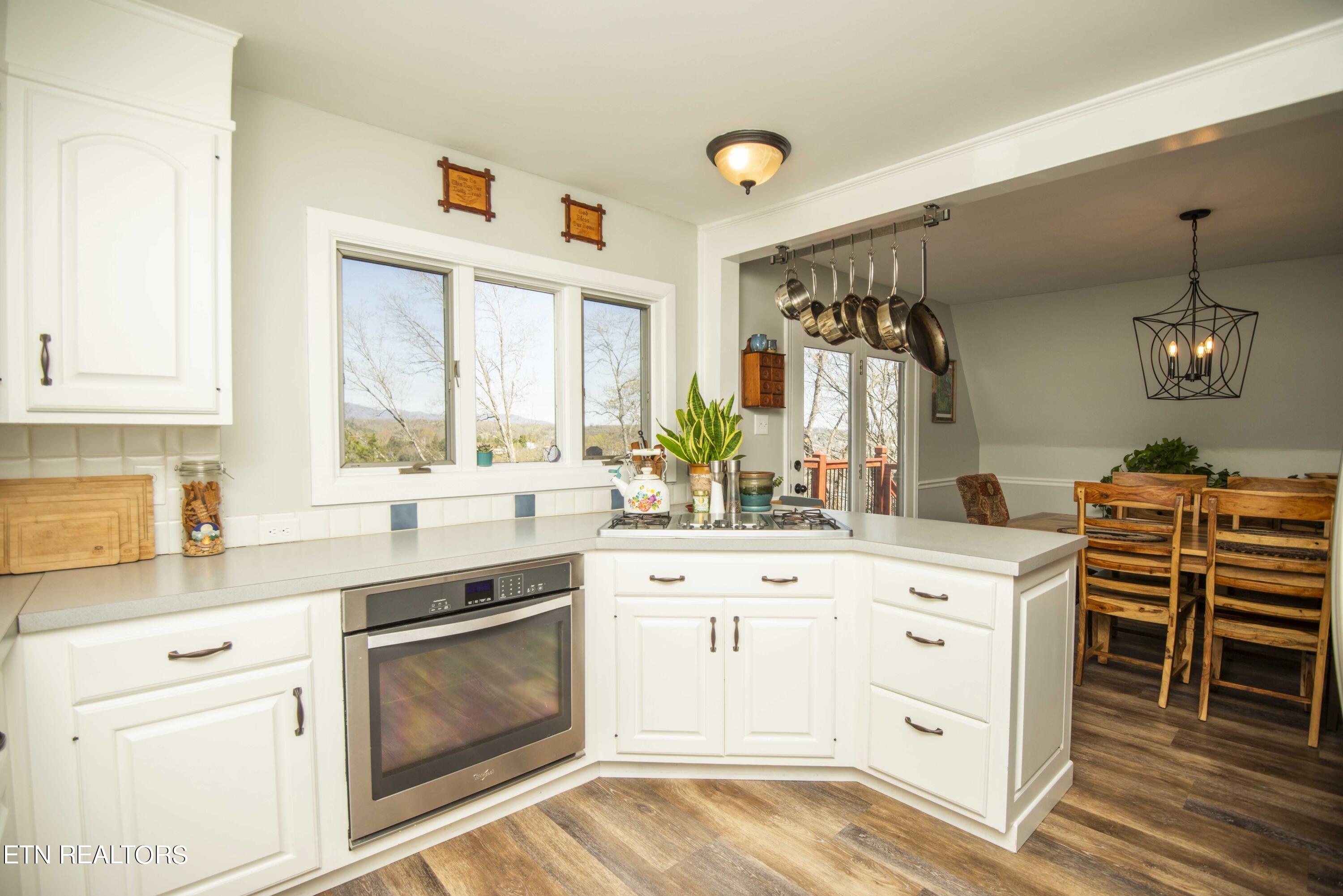 322 Ridgewood Drive Clinton, TN 37716 - Photo 17 of 58 kitchen 2_1