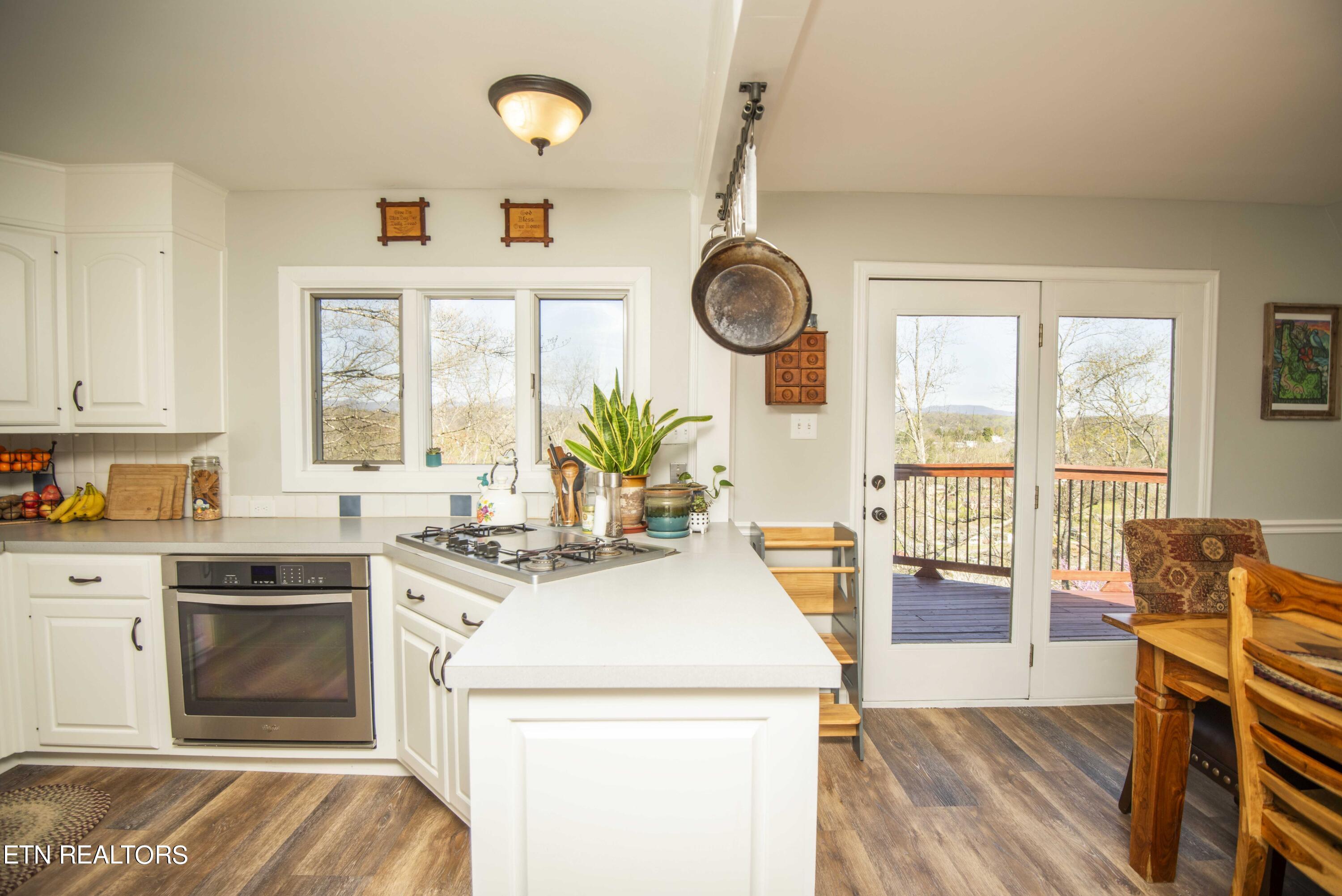 322 Ridgewood Drive Clinton, TN 37716 - Photo 18 of 58 kitchen 5_1
