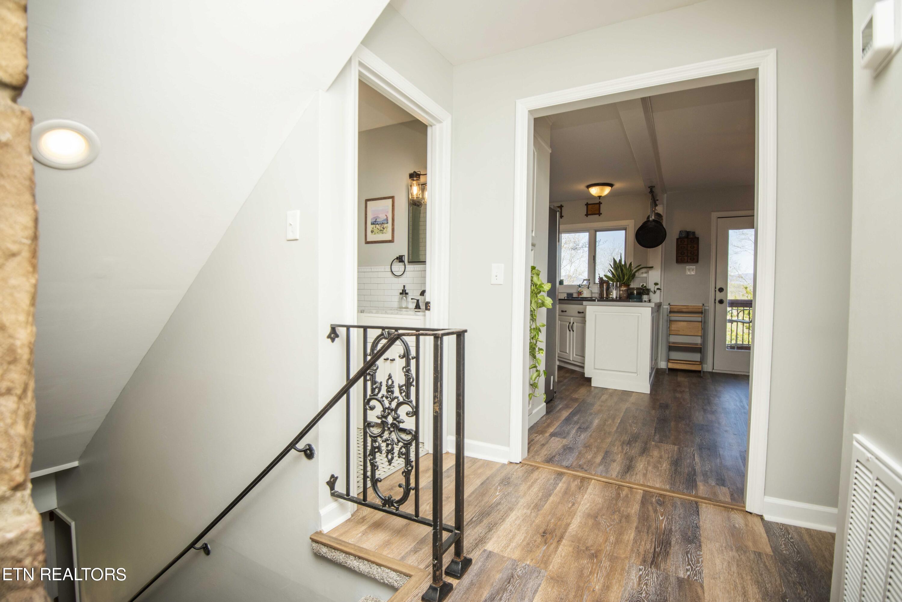 322 Ridgewood Drive Clinton, TN 37716 - Photo 24 of 58 foyer_1