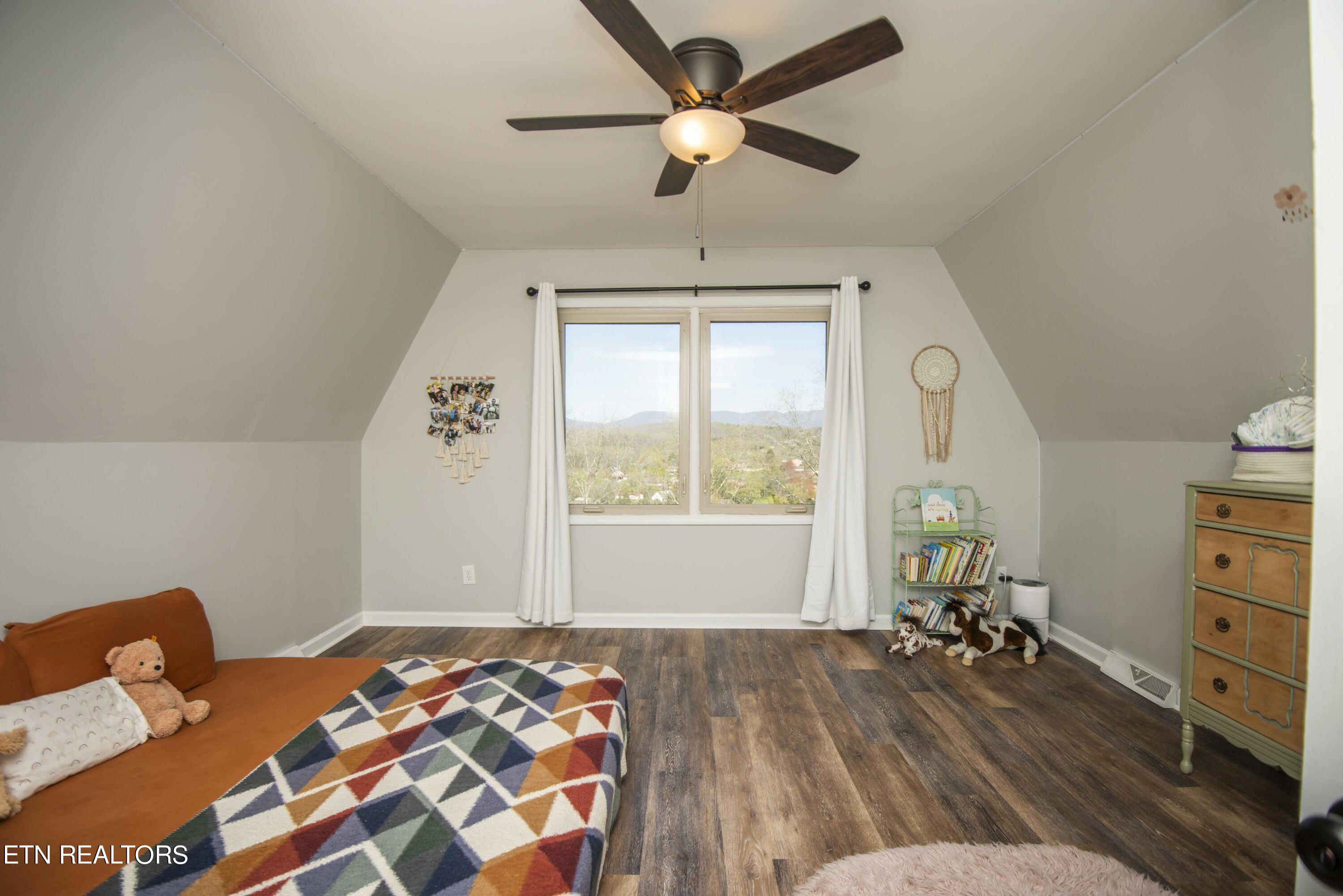 322 Ridgewood Drive Clinton, TN 37716 - Photo 26 of 58 third bed 3_1