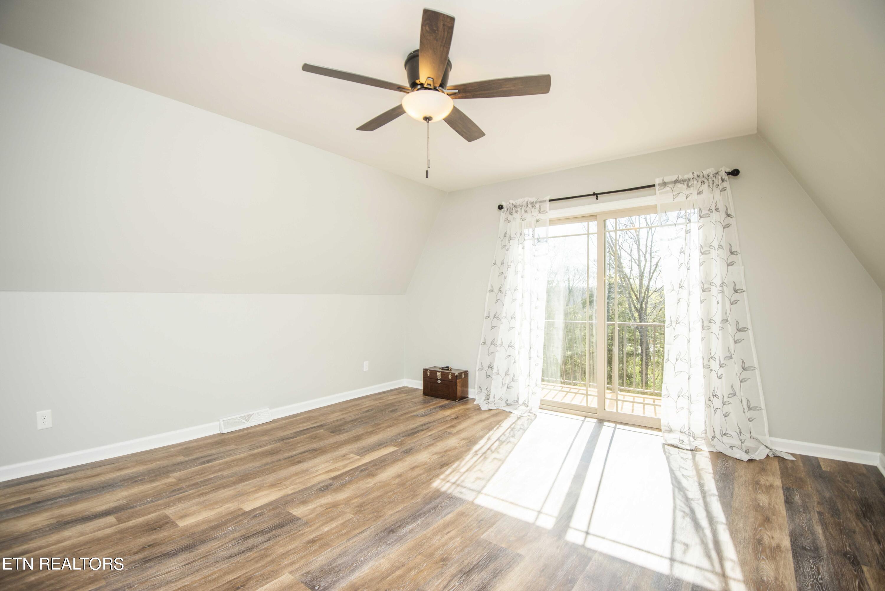322 Ridgewood Drive Clinton, TN 37716 - Photo 29 of 58 master bed 3_1