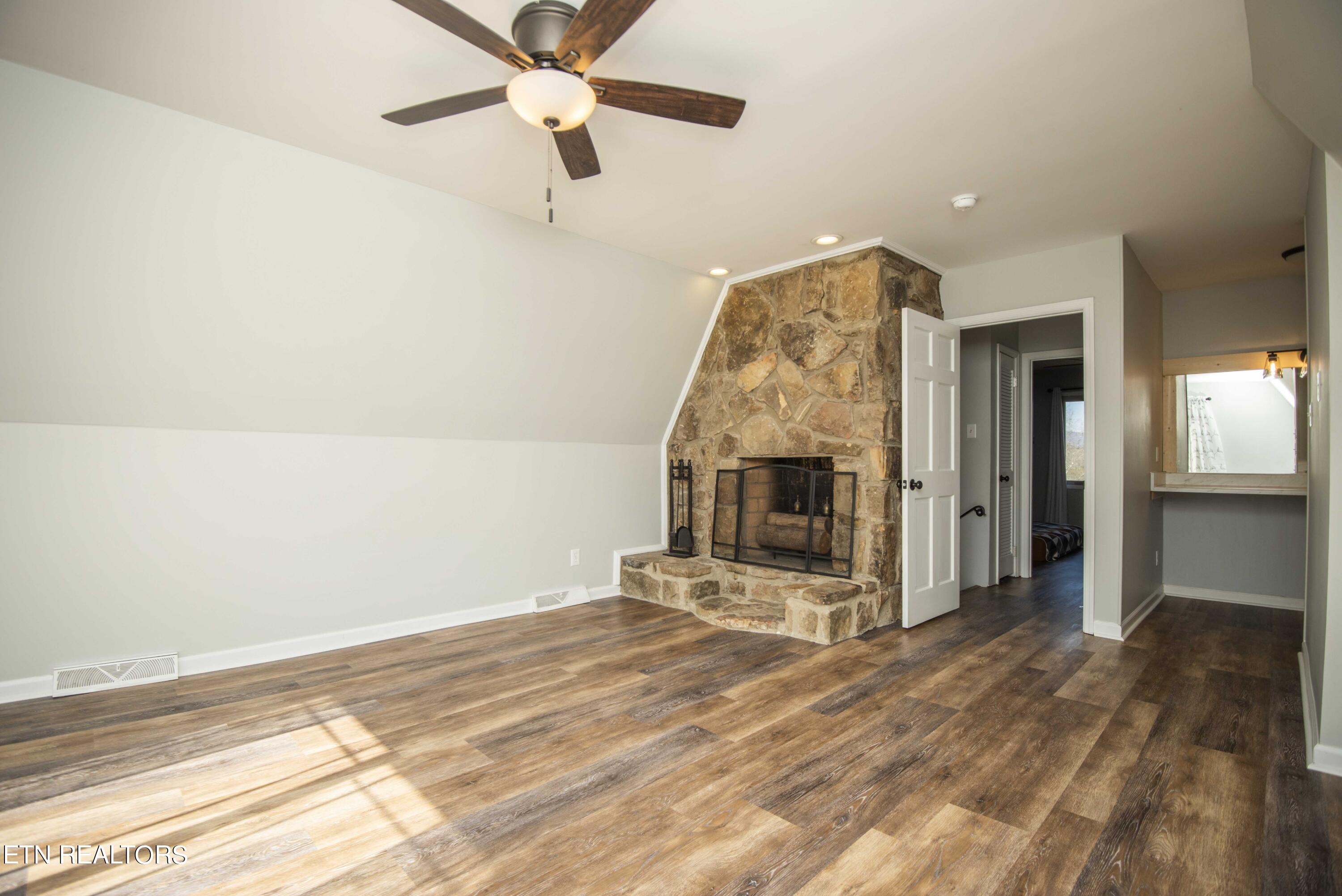 322 Ridgewood Drive Clinton, TN 37716 - Photo 31 of 58 master bed_1