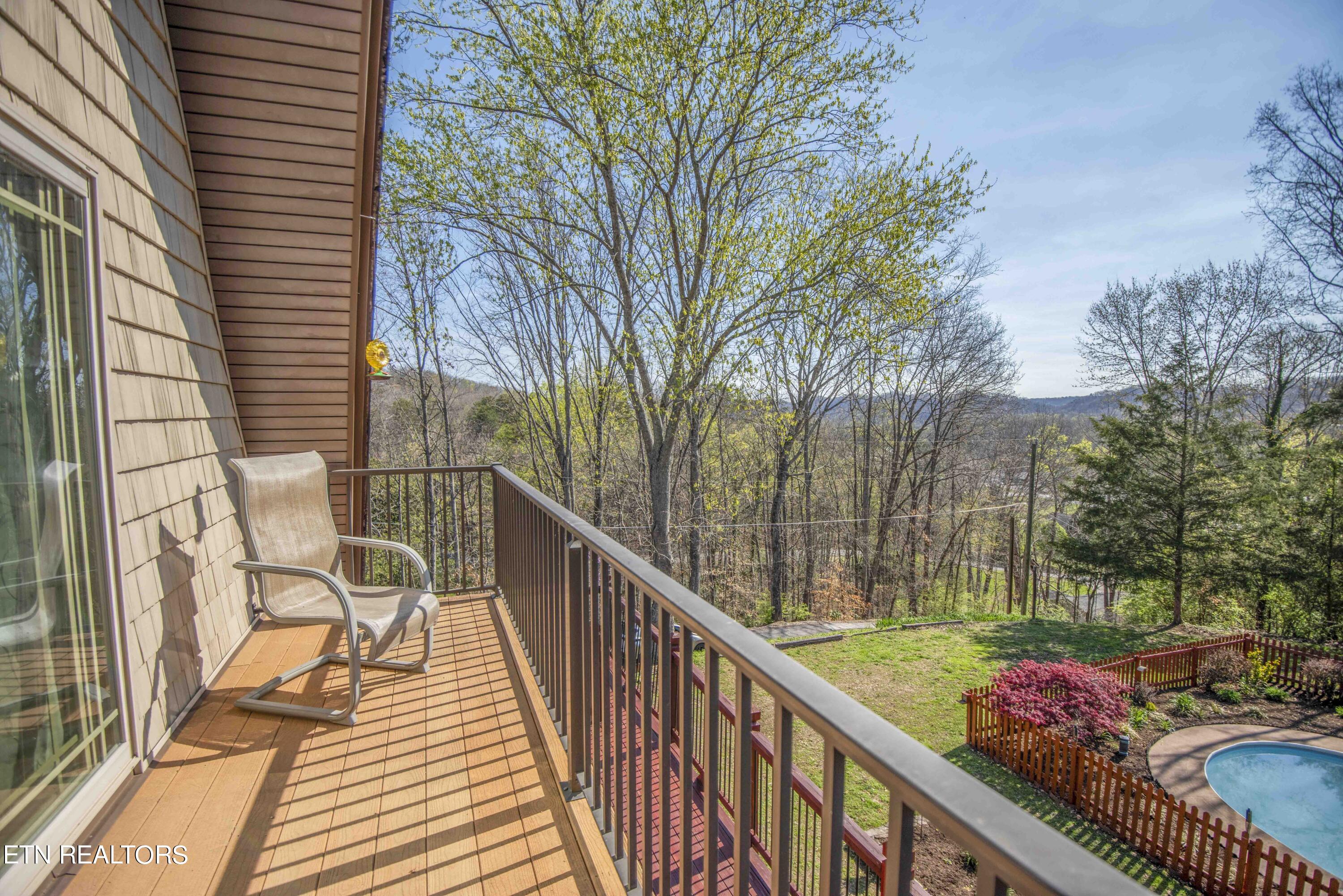 322 Ridgewood Drive Clinton, TN 37716 - Photo 32 of 58 Master Deck