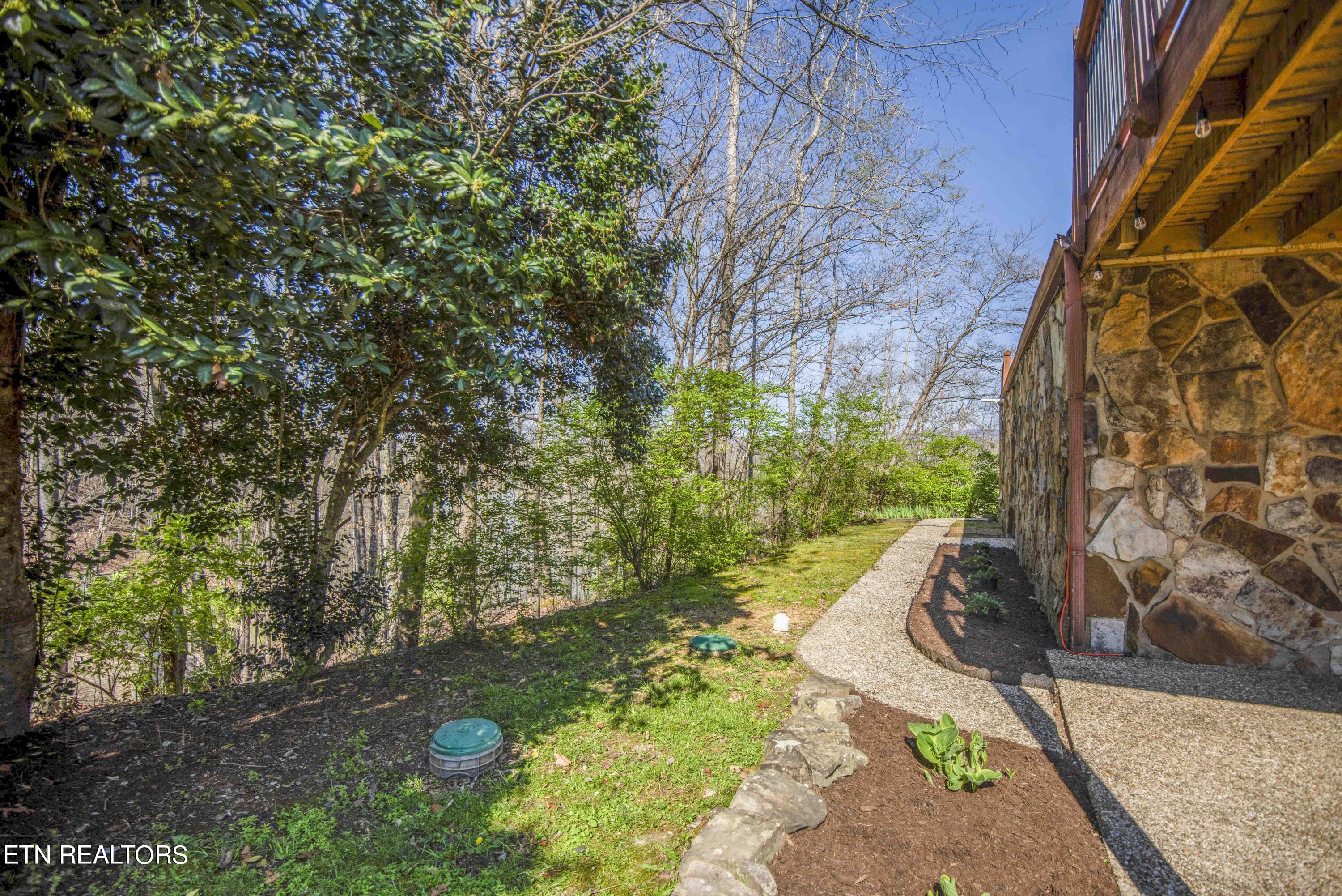 322 Ridgewood Drive Clinton, TN 37716 - Photo 43 of 58 yard 3_1