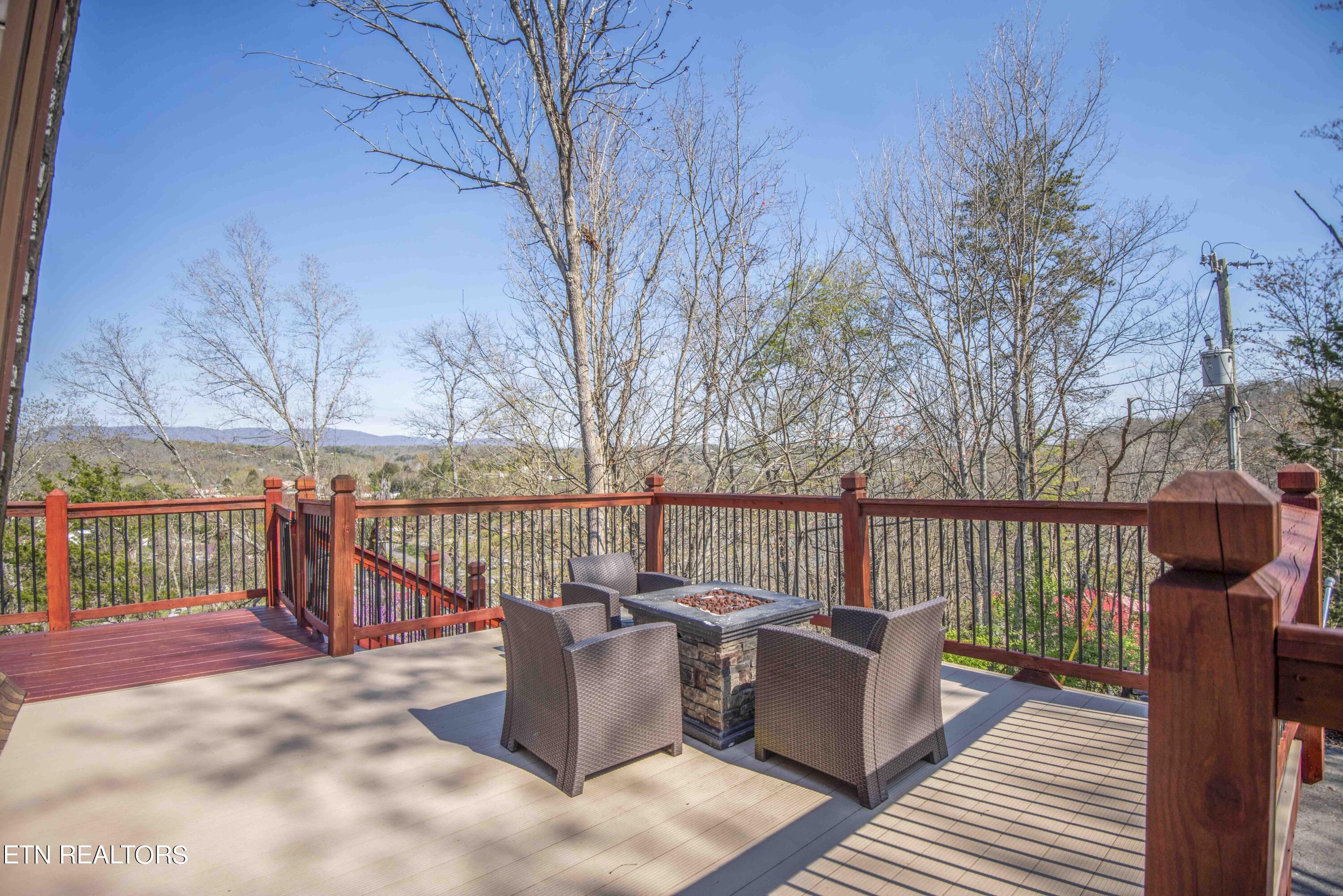 322 Ridgewood Drive Clinton, TN 37716 - Photo 7 of 58 Wraparound Deck