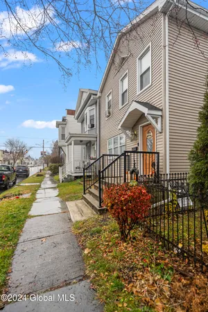 $253,000 | 592 5th Avenue, Troy, NY 12182