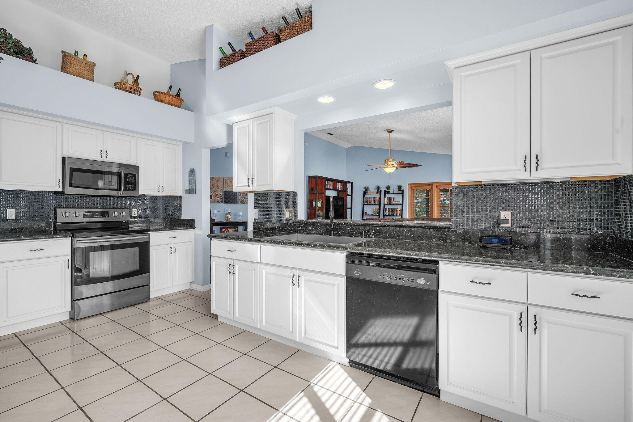 6080 Beaconwood Road Lake Worth, FL 33467 - Photo 8 of 52 44-web-or-mls-DSC04411