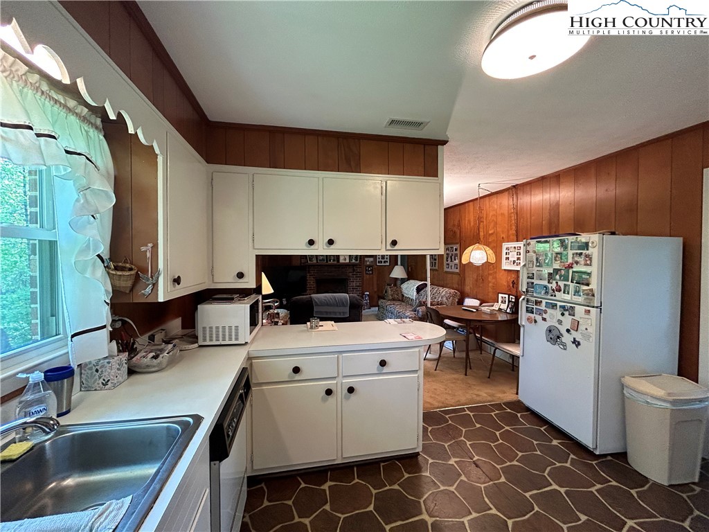 240 New River Heights Road Boone, NC 28607 - Photo 11 of 17 Gallery Image 11