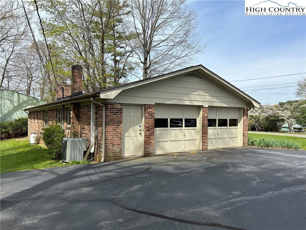 240 New River Heights Road Boone, NC 28607 - Photo 3 of 17 Gallery Image 3