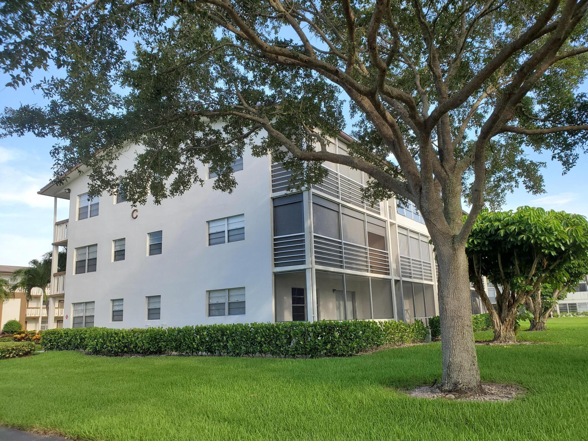 98 Mansfield Drive, Unit C Boca Raton, FL 33434 - Photo 3 of 17 VIEW FROM BACK PATIO