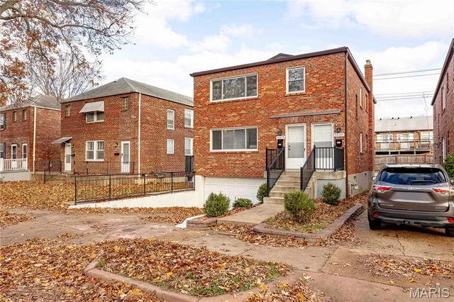 $350,000 | 7037 Dartmouth Avenue, University City, MO 63130