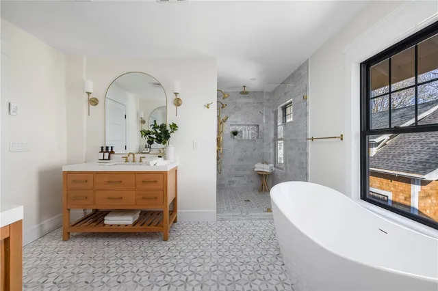 $3,995,000 | 14 Kay Boulevard, Middletown, RI 02842