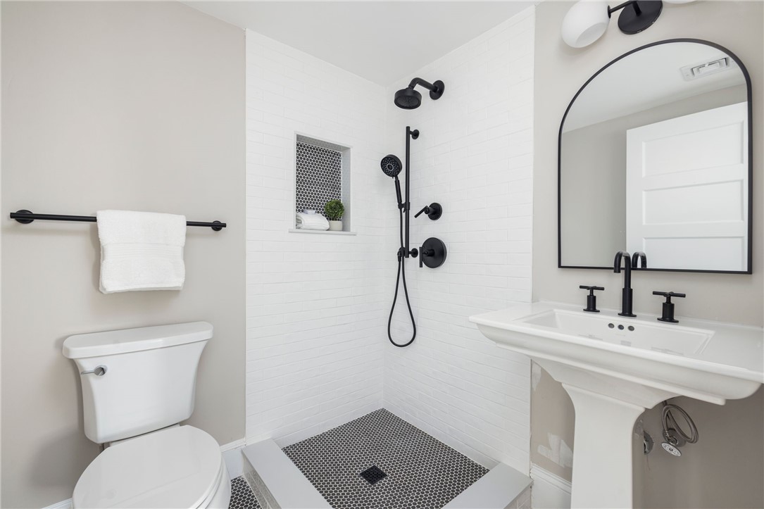 14 Kay Boulevard Middletown, RI 02842 - Photo 45 of 50 bedroom 7 en suite