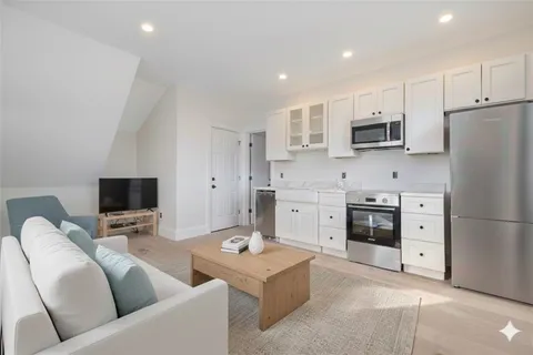 $3,995,000 | 14 Kay Boulevard, Middletown, RI 02842