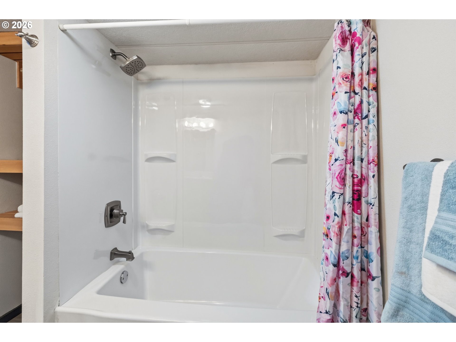 205 South 54th Street, Unit 76 Springfield, OR 97478 - Photo 17 of 41 a bathroom with a bathtub and shower