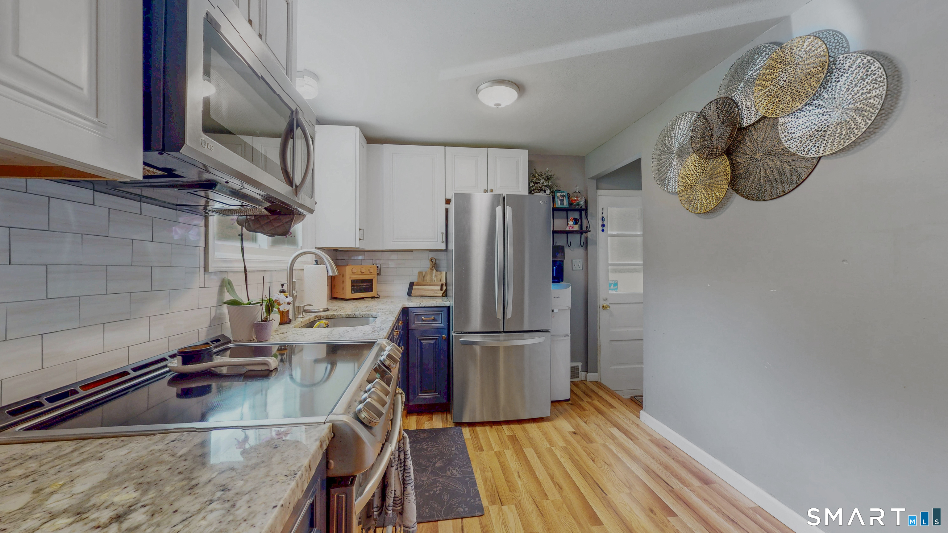 47 Hayes Road Simsbury, CT 06081 - Photo 10 of 31