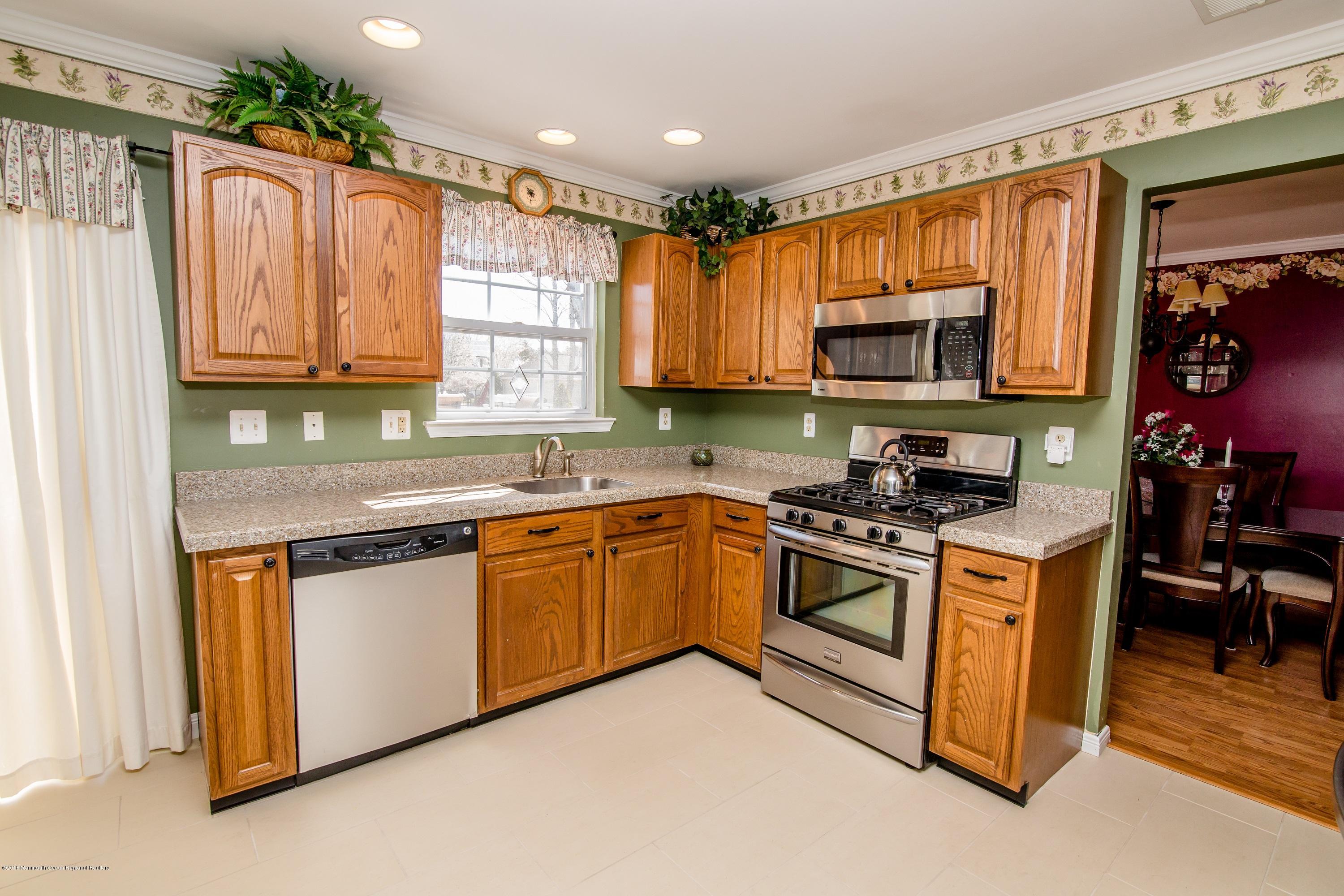 8 Nancy Street Howell, NJ 07731 - Photo 5 of 37 238 nancy-