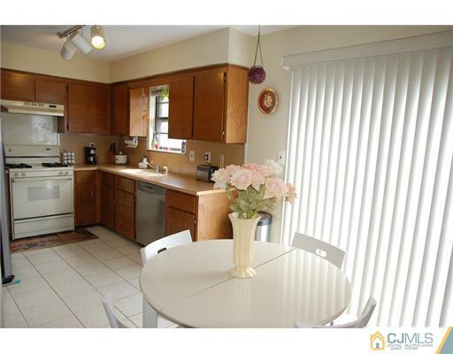 34 Pheasant Run Edison, NJ 08820 - Photo 5 of 16