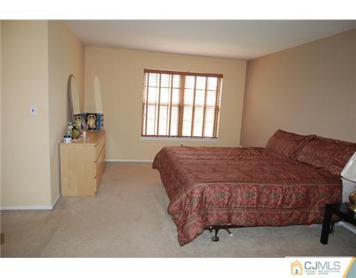 34 Pheasant Run Edison, NJ 08820 - Photo 10 of 16