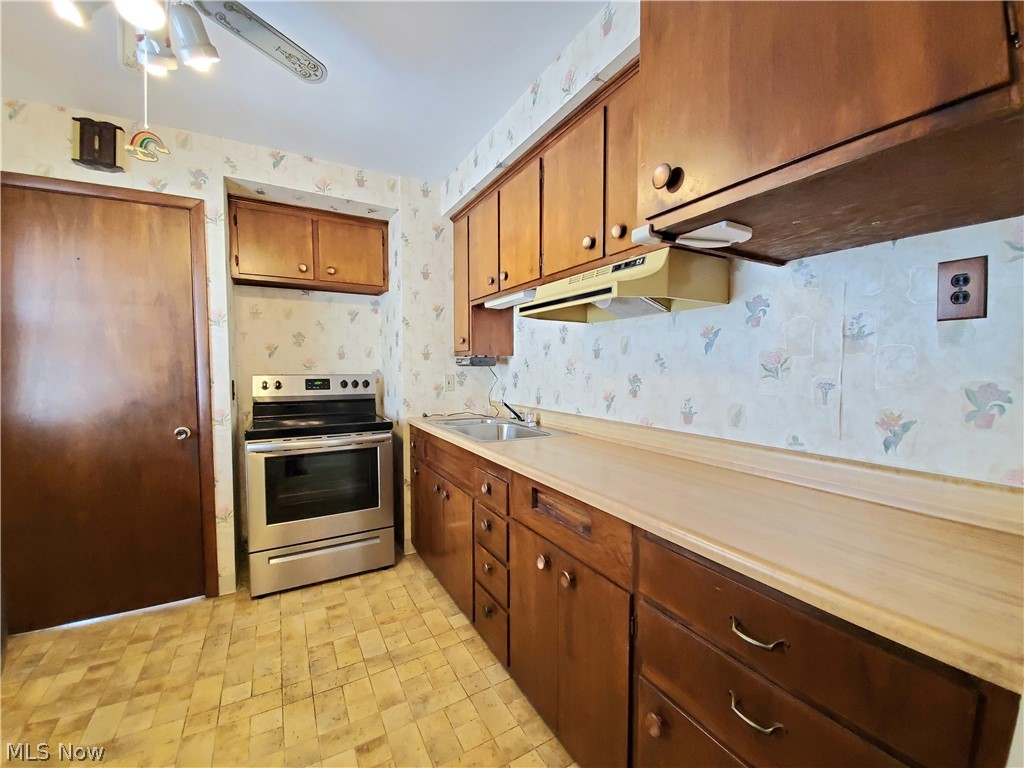 796 Pendley Road Willowick, OH 44095 - Photo 11 of 34 Gallery Image 11