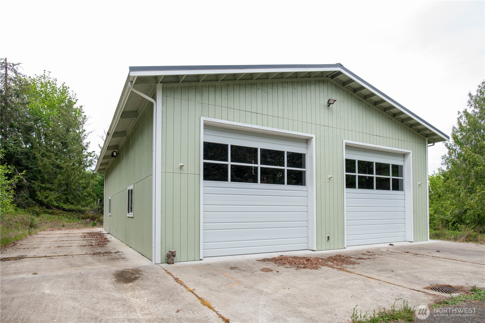 975 Simmons Road Port Angeles, WA 98362 - Photo 38 of 40 a front view of a house with a yard