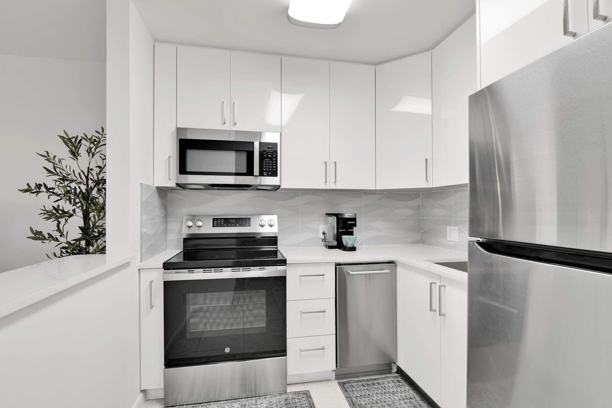 175 Fanshaw East Boca Raton, FL 33434 - Photo 2 of 26 Kitchen