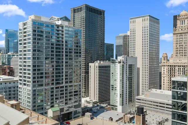 $585,000 | 130 North Garland Court, Unit 2706, Chicago, IL 60602