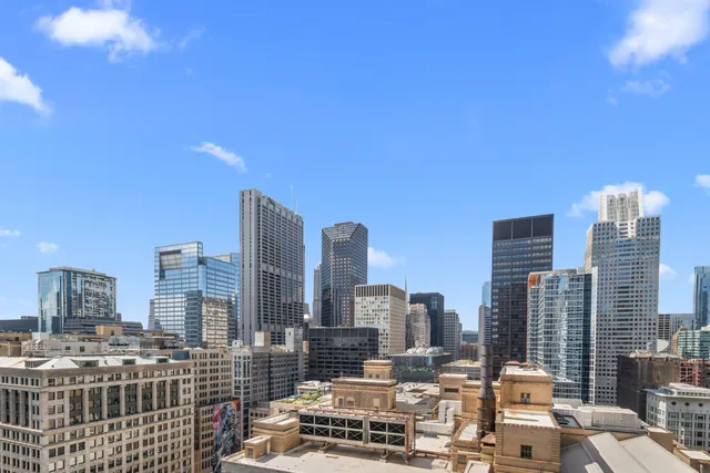 $585,000 | 130 North Garland Court, Unit 2706, Chicago, IL 60602