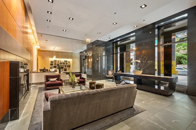 $585,000 | 130 North Garland Court, Unit 2706, Chicago, IL 60602