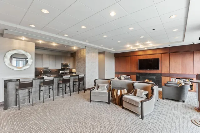 $585,000 | 130 North Garland Court, Unit 2706, Chicago, IL 60602